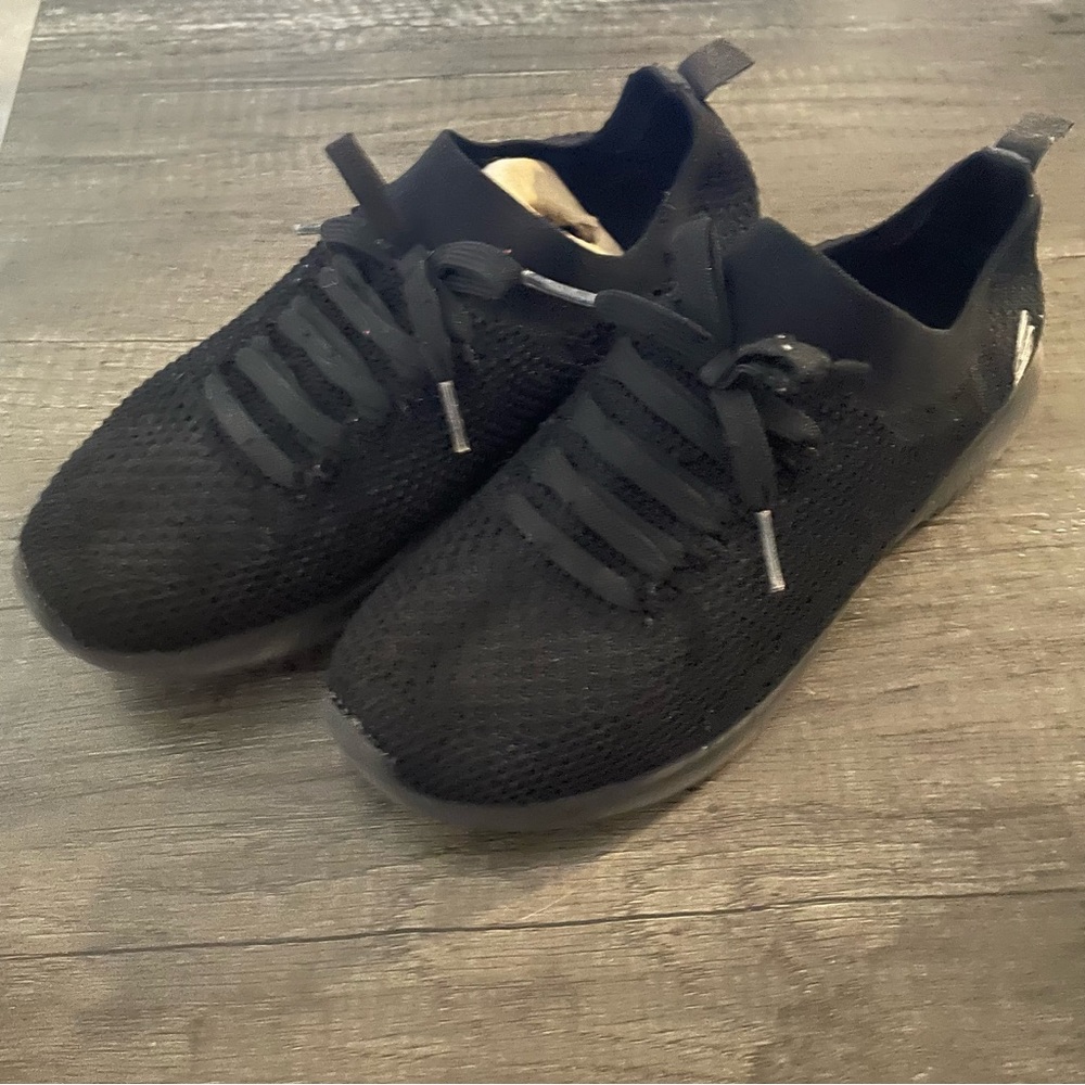 π€ SKETCHERS MEMORY FOAM SNEAKERS π€ - Picture 1 of 3